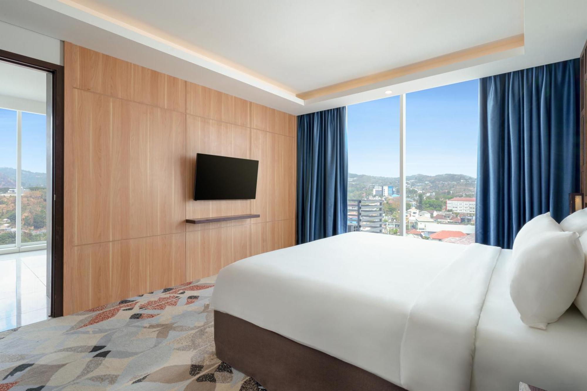 Golden Tulip Springhill Lampung Hotel Bandar Lampung Bagian luar foto
