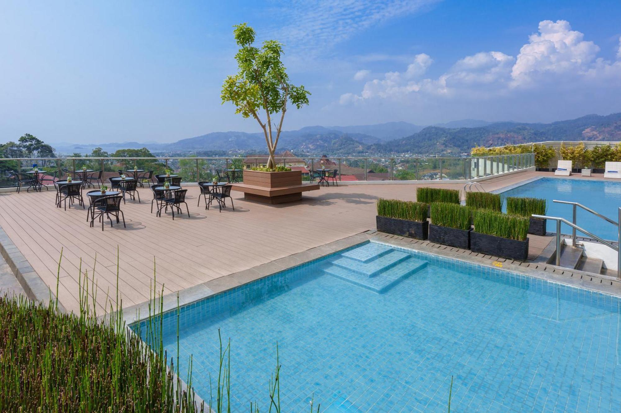 Golden Tulip Springhill Lampung Hotel Bandar Lampung Bagian luar foto