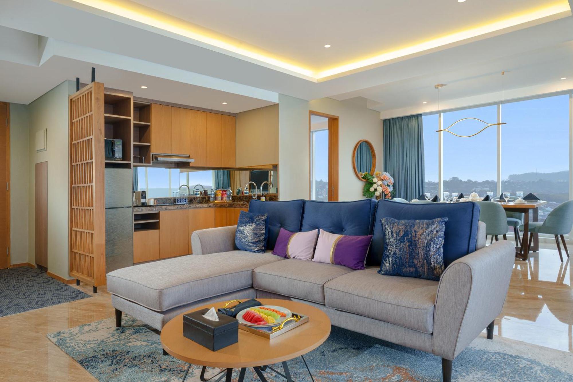 Golden Tulip Springhill Lampung Hotel Bandar Lampung Bagian luar foto