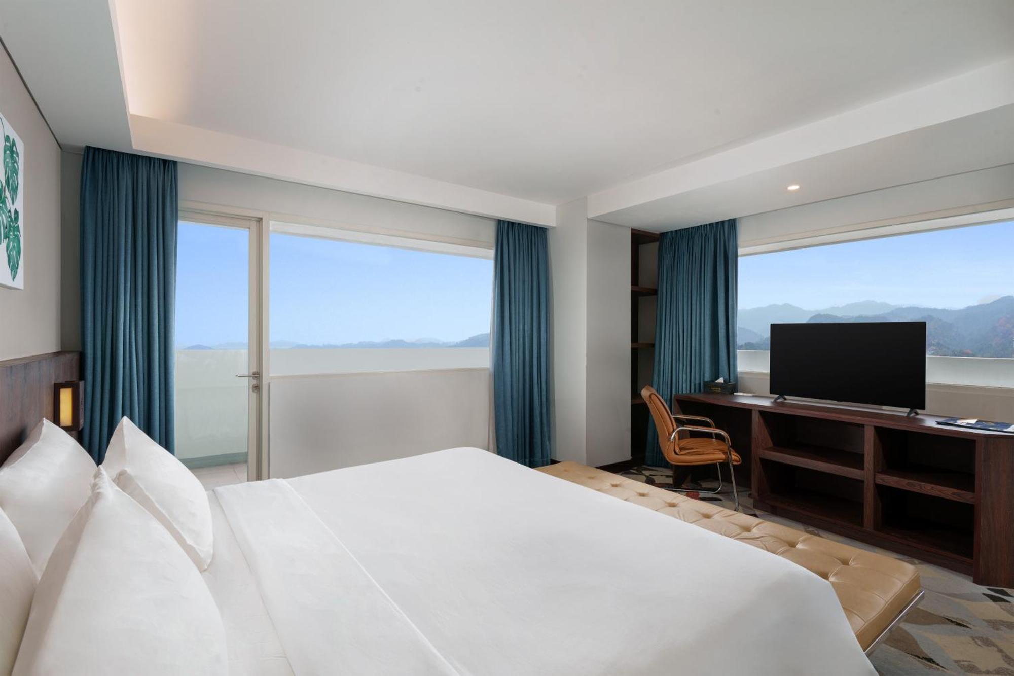 Golden Tulip Springhill Lampung Hotel Bandar Lampung Bagian luar foto