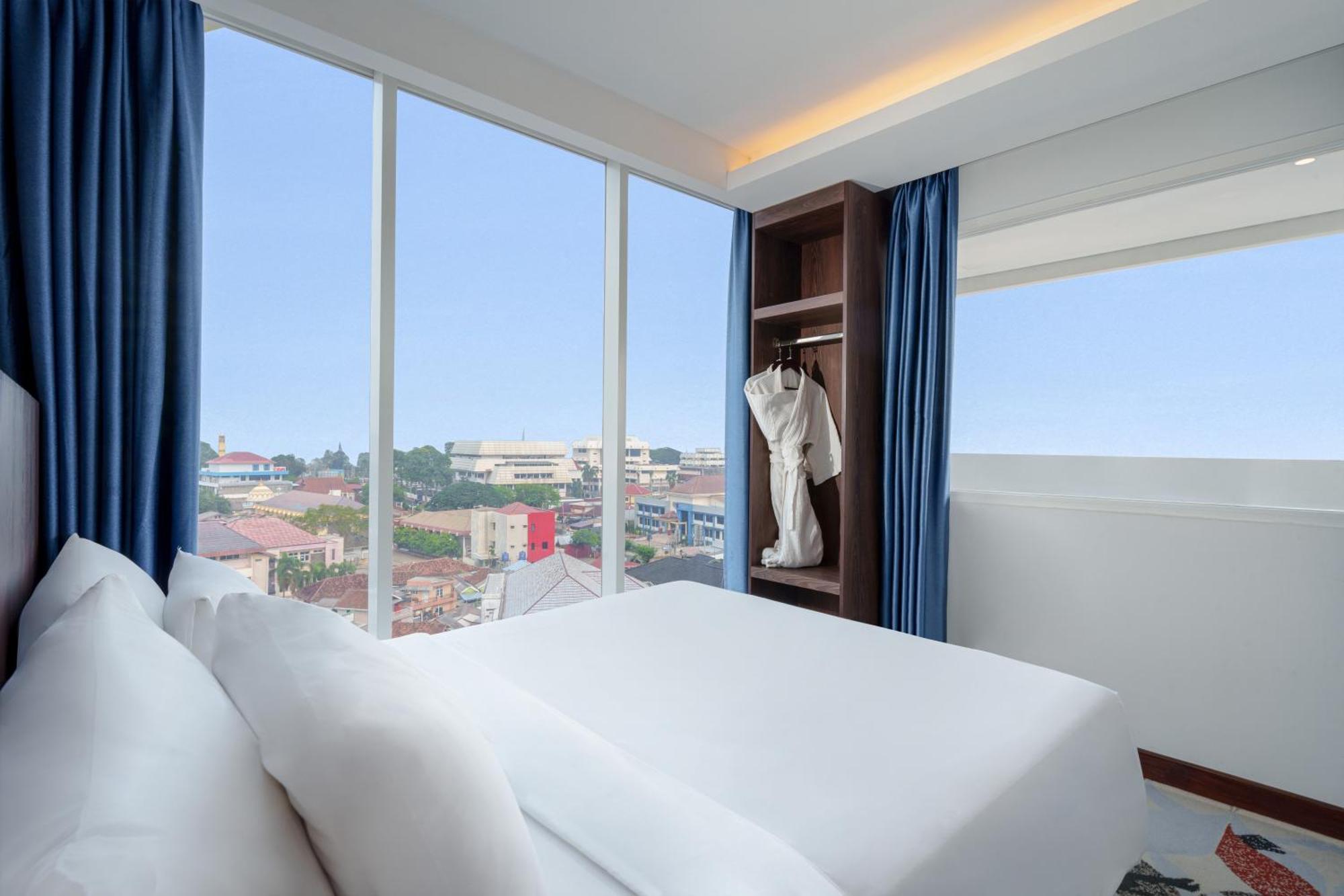 Golden Tulip Springhill Lampung Hotel Bandar Lampung Bagian luar foto